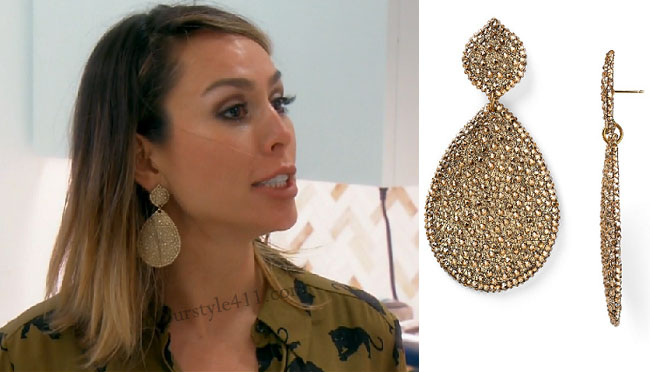 Real Housewives of Orange County, RHOC, Kelly Dodd, Kelly Dodd style, #RHOC, #RealHousewivesOrangeCounty, gold earrings, gold teardrop earrings, roni blanshay, worn on tv, tv fashion, clothes from tv shows, Real Housewives of Orange County outfits, bravo, reality tv clothes