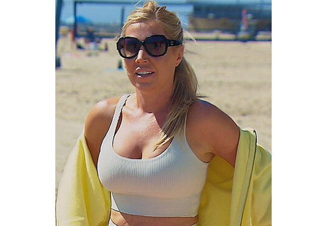 RHOC, Real Housewives of Orange County, Jen Armstrong's tank top and hoodie, Jen Armstrong's outfits, BP Zip-Up Hoodie, Year of Ours Ribbed Gym Bra